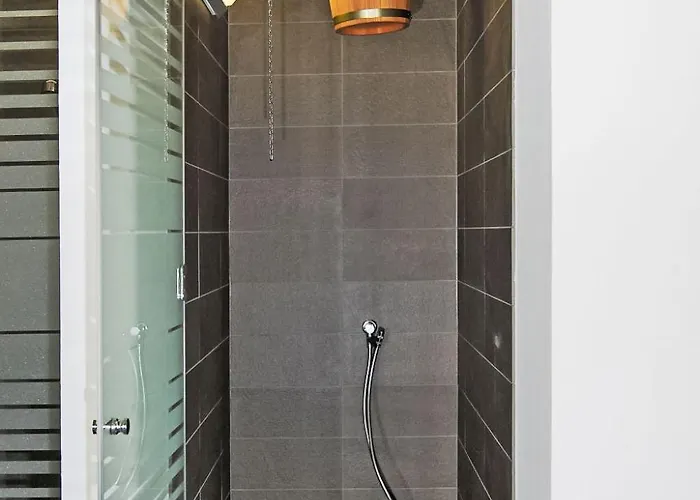 B21 By Interhome ロイカーバード